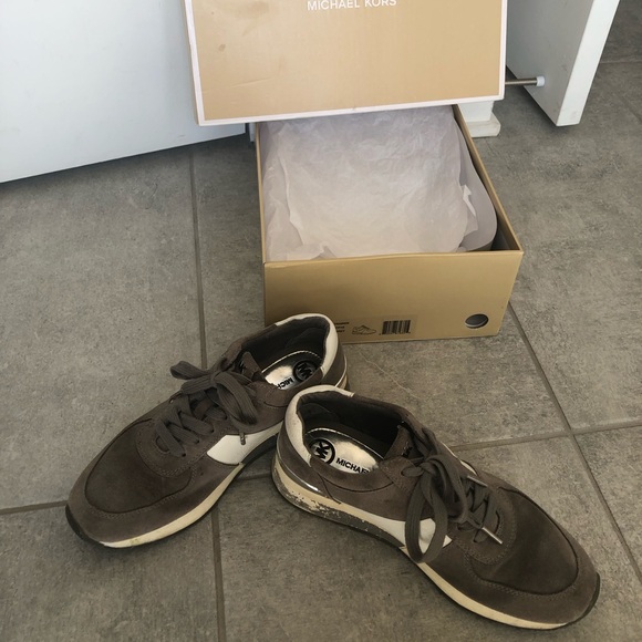 Michael Kors sneakers size 6 - Picture 2 of 4